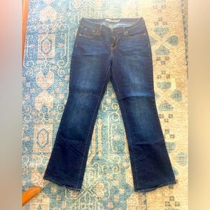 Old Navy the “Sweetheart”Bootcut jeans. mid rise. Size 6